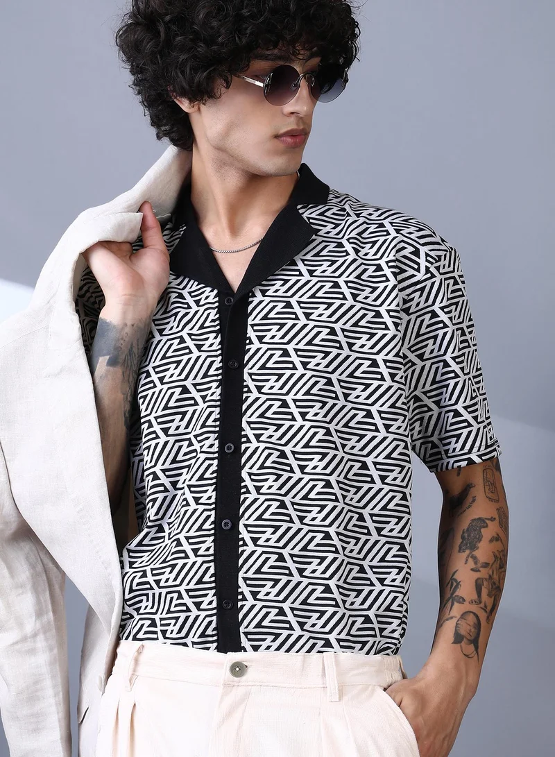 Campus Sutra Campus Sutra Men's Black & White Angleline-Imprint Cuban-Polo Shirt For Casual Wear | Polo Neck | Short Regular Sleeves | Button Closure | Shirt Crafted With Comfort Fit For Everyday Wear
