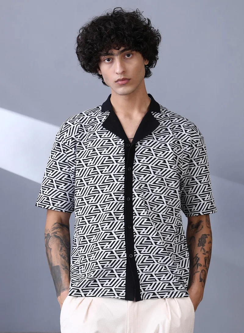 Campus Sutra Campus Sutra Men's Black & White Angleline-Imprint Cuban-Polo Shirt For Casual Wear | Polo Neck | Short Regular Sleeves | Button Closure | Shirt Crafted With Comfort Fit For Everyday Wear