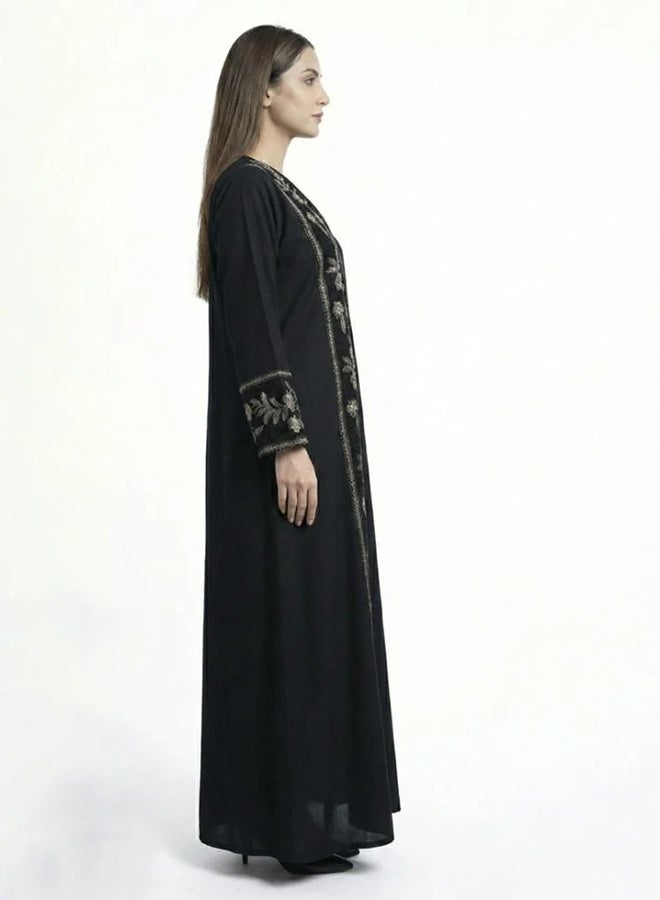 عبايات حوراء عباية سوداء بتطريزات ذهبية على الكم و طول العباية - Image 3