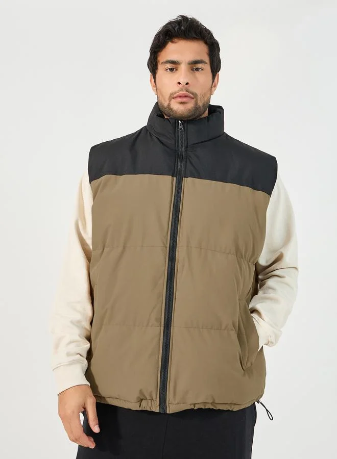 Styli Styli Quilted Color Block Sleeveless Puffer Jacket with Welt Pockets