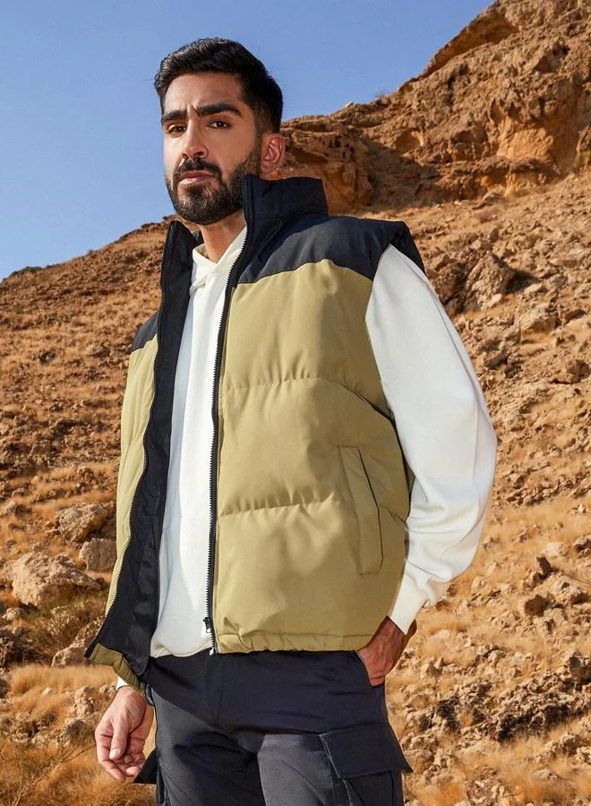 Styli Styli Quilted Color Block Sleeveless Puffer Jacket with Welt Pockets