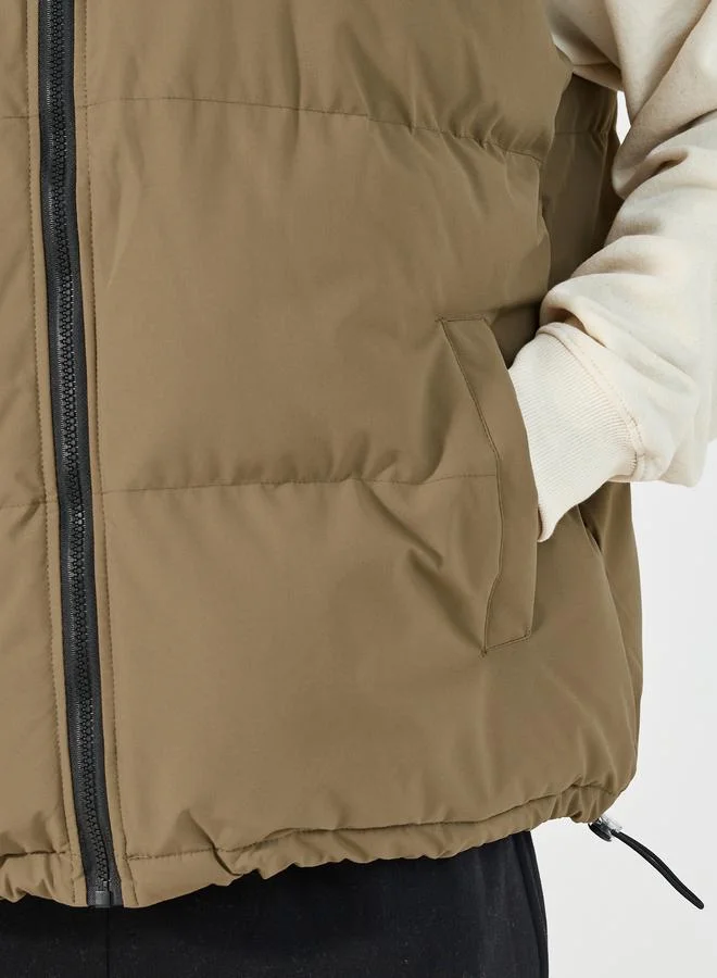 Styli Styli Quilted Color Block Sleeveless Puffer Jacket with Welt Pockets