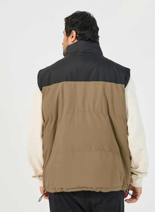 Styli Styli Quilted Color Block Sleeveless Puffer Jacket with Welt Pockets