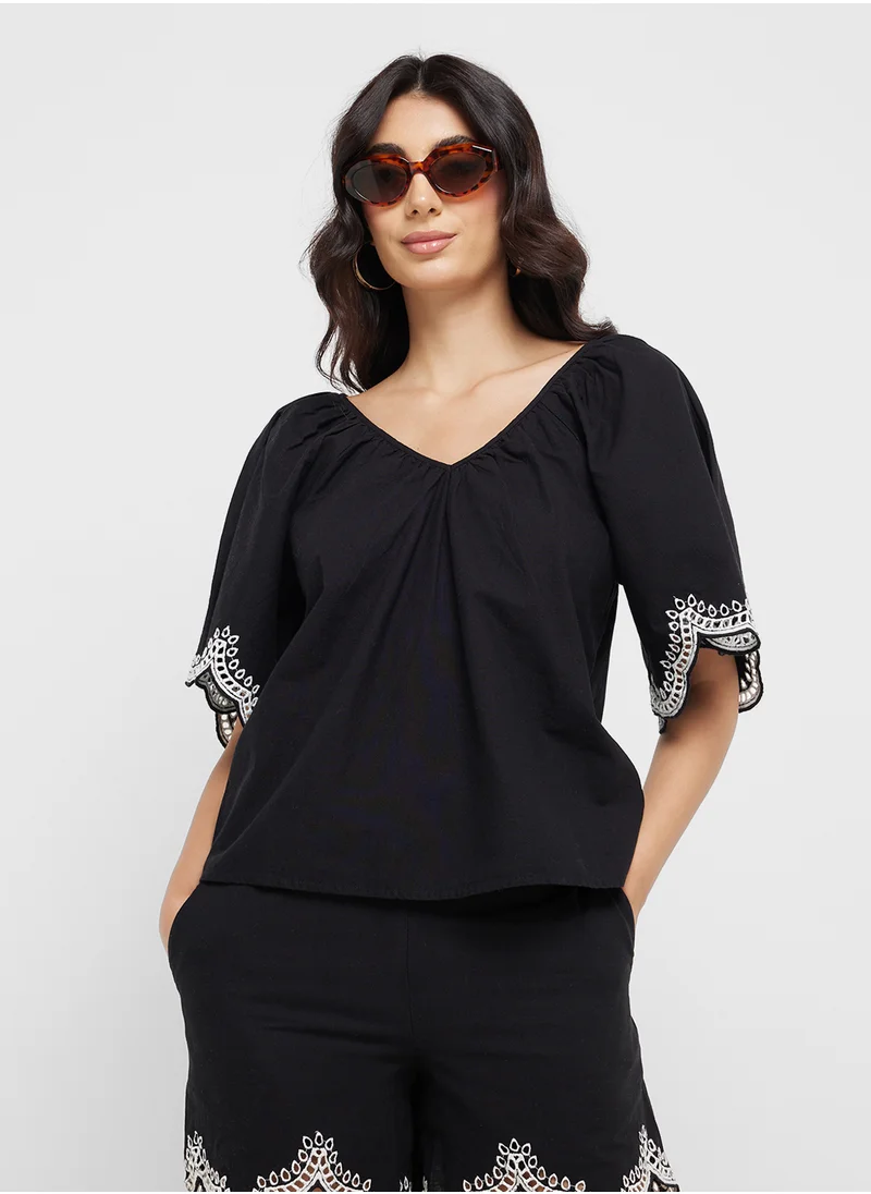 فيرو مودا V-Neck Drawstring Detailed Top
