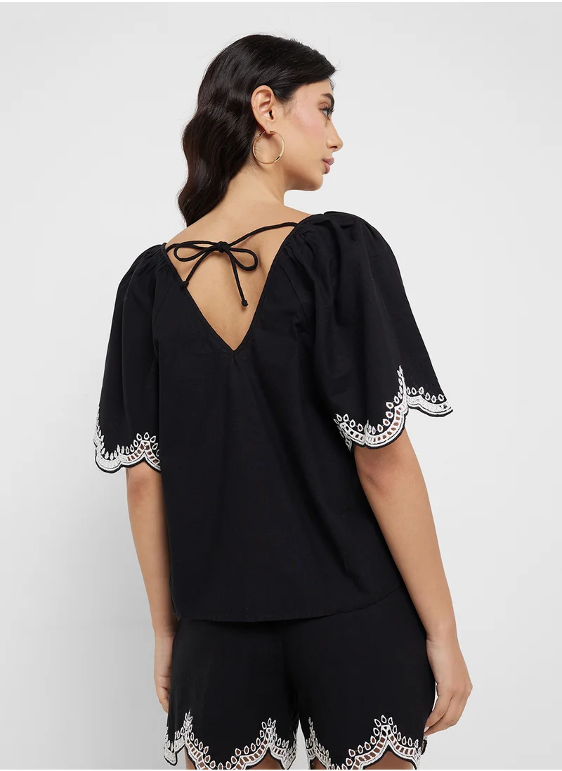 فيرو مودا V-Neck Drawstring Detailed Top