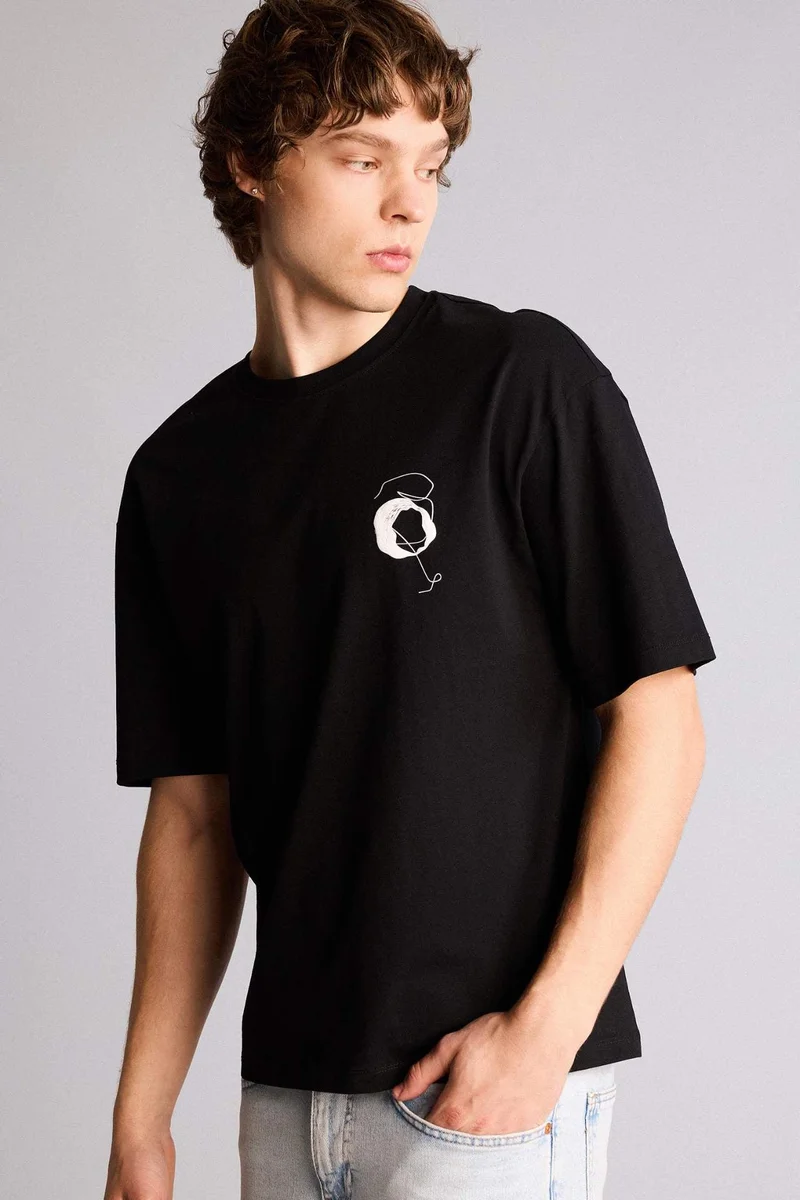 ديفاكتو Boxy Fit Printed Short Sleeve T-Shirt