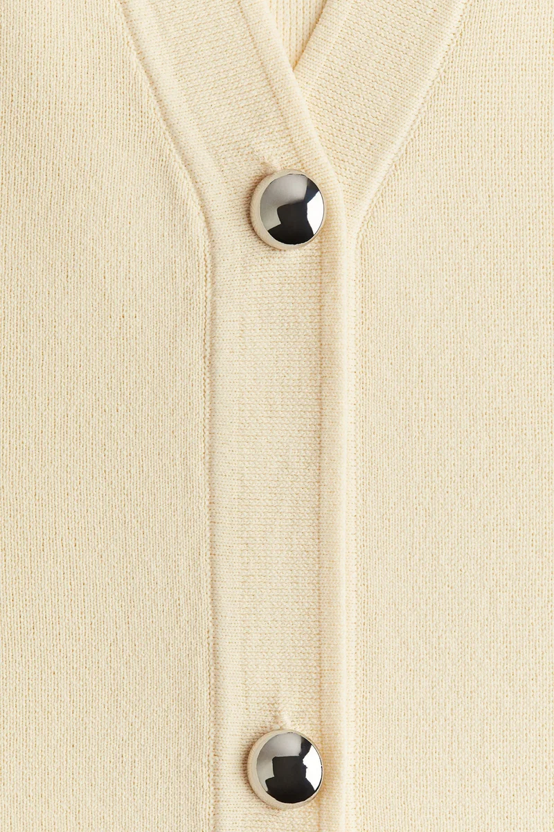 اتش اند ام فستان بياقة على شكل حرف