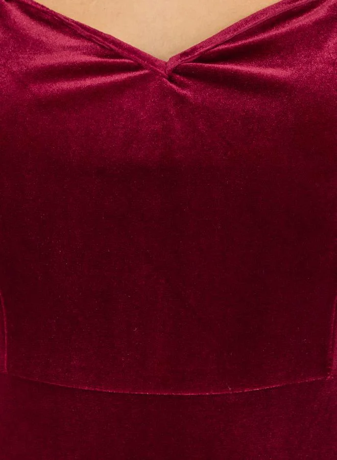 Styli Styli Velvet Look Sweetheart Neck Sheath Midi Dress