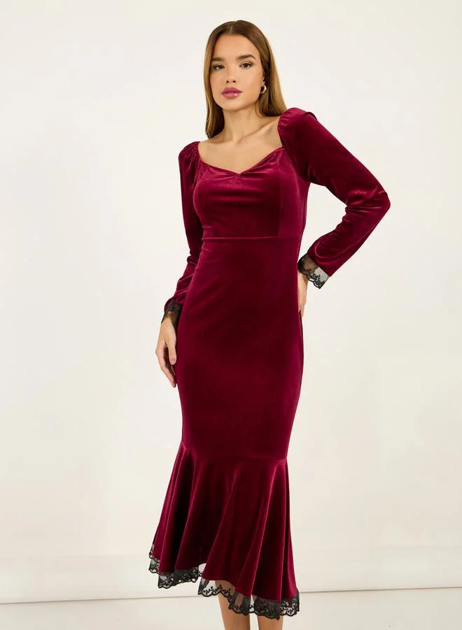 Styli Styli Velvet Look Sweetheart Neck Sheath Midi Dress
