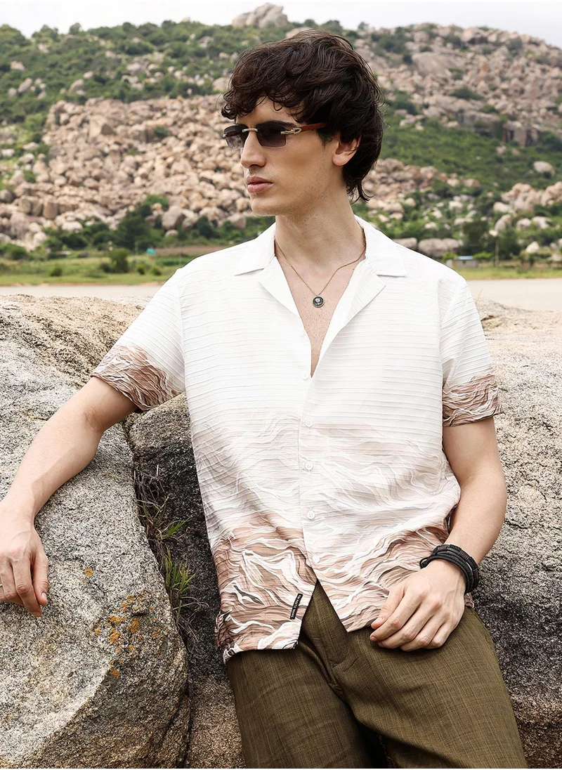 كامبوس سوترا Campus Sutra Men's Ivory White & Tan Brown Desert Ombre Shirt For Casual Wear | Cuban Collar | Short Sleeve | Button Closure | Shirt Crafted With Comfort Fit For Everyday Wear