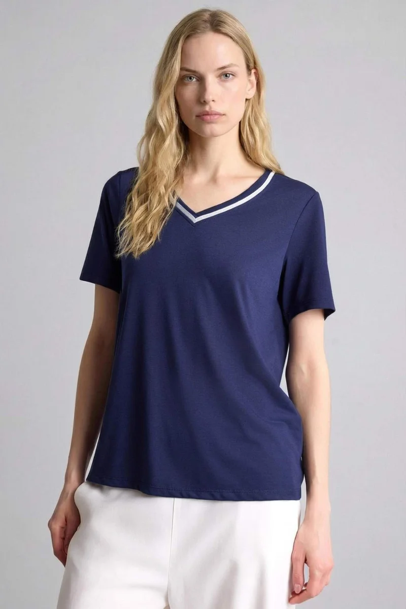 ديفاكتو Regular Fit V-Neck Short Sleeve T-Shirt