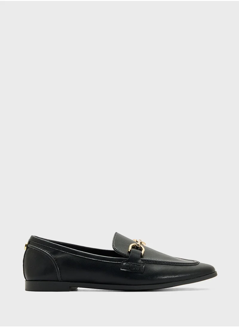 STEVE MADDEN Carrine Close Toe Moccasins