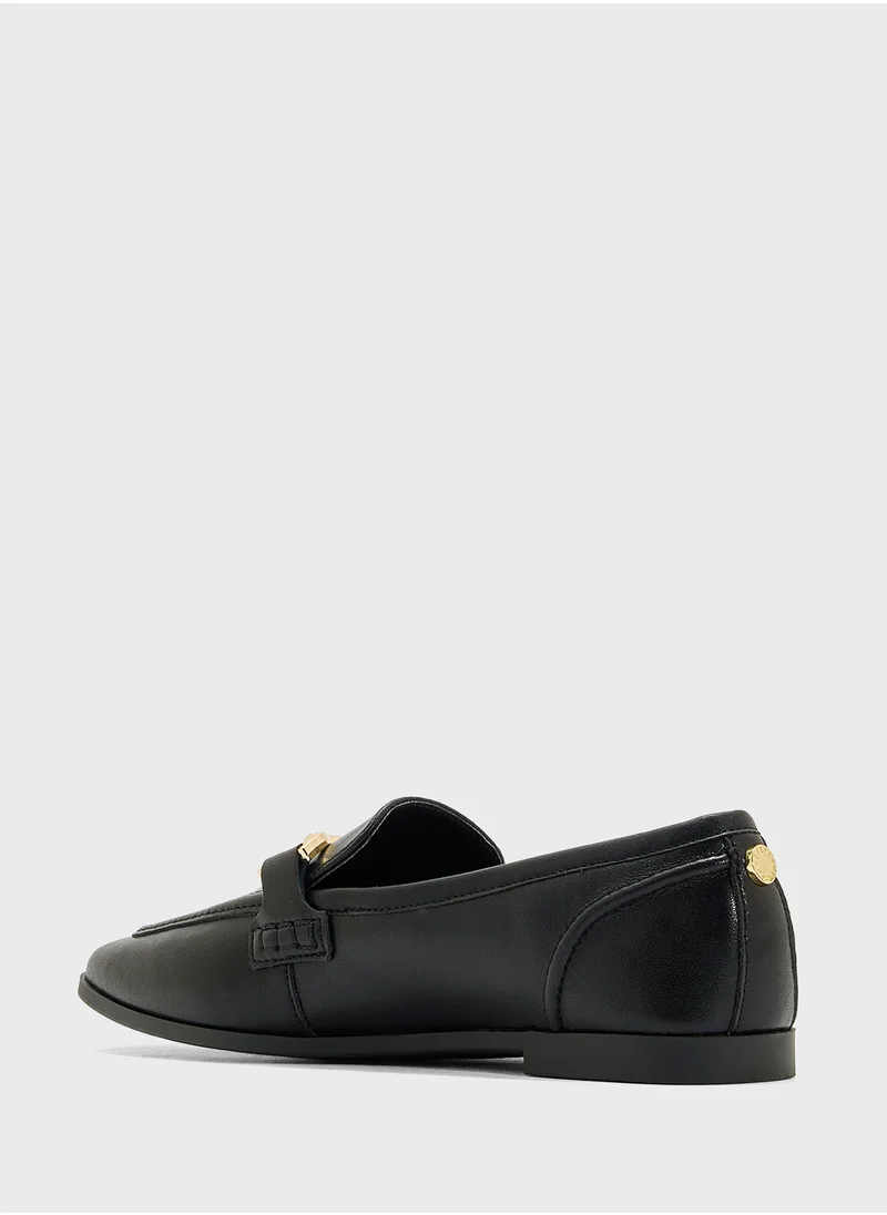 STEVE MADDEN Carrine Close Toe Moccasins