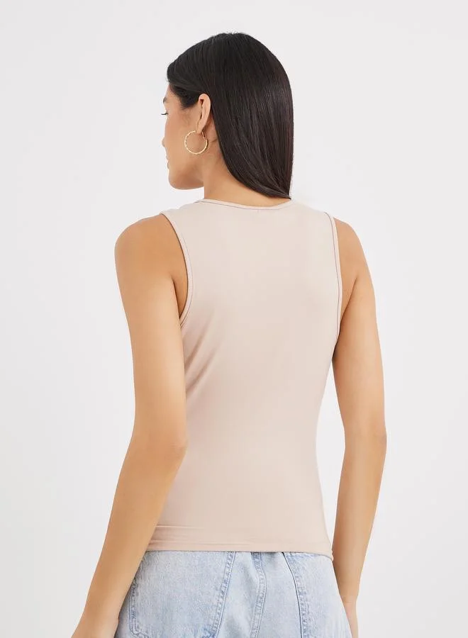 Styli Styli Sleeveless Ruched Detail Round Neck Knit Top