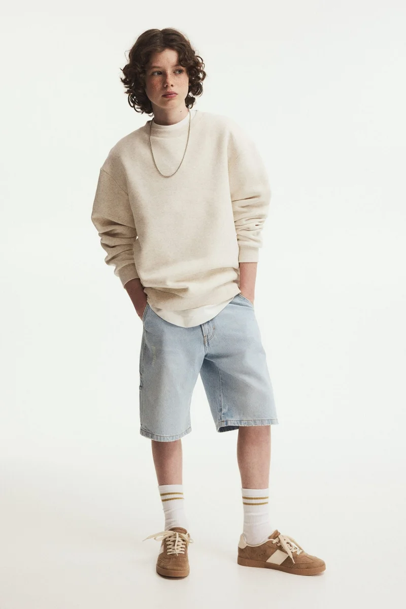 اتش اند ام شورت كاربنتر بقصة فضفاضة