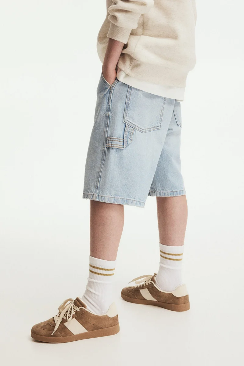 اتش اند ام شورت كاربنتر بقصة فضفاضة