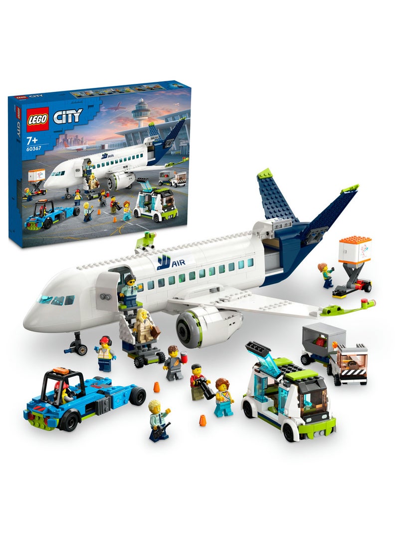 ليغو مجموعة لعبة بناء طائرة المسافرين 60367 من LEGO® City (930 قطعة)  - Image 1