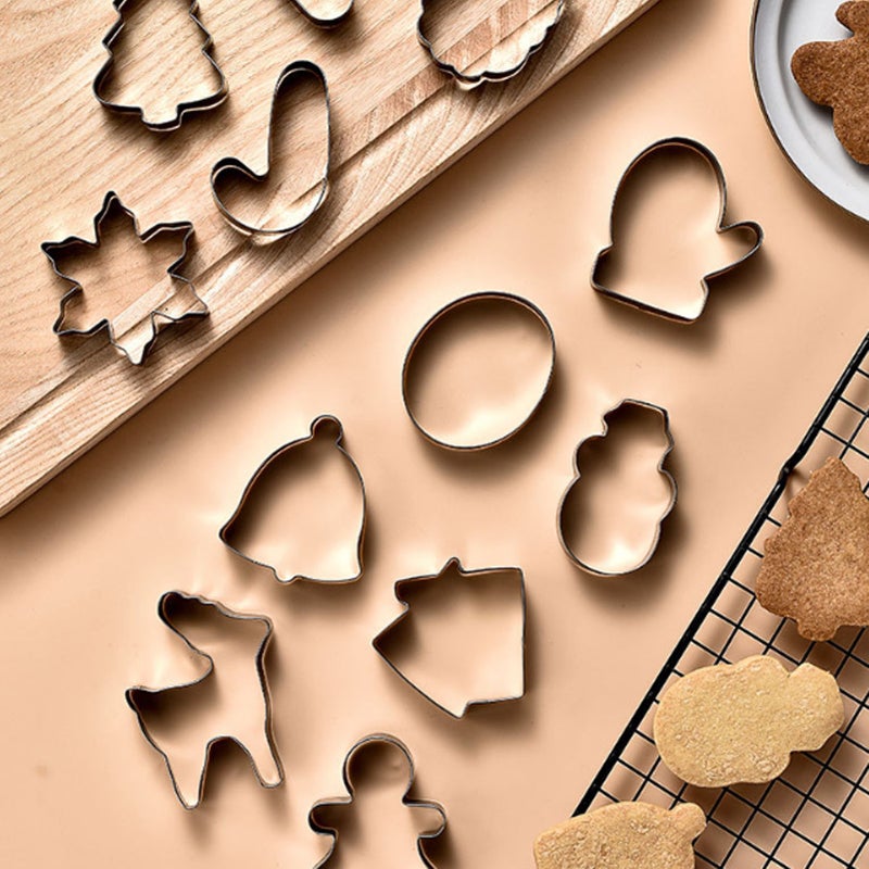 12pcs Christmas Cookie Cutters Christmas Theme Quick Release Stainless Steel Cookie Cutters Silver with Storage Rings for Cake - Image 2