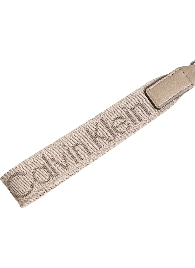 Calvin Klein Jeans Women's Ultralight Zip Arround Wallet - Faux Leather, Beige