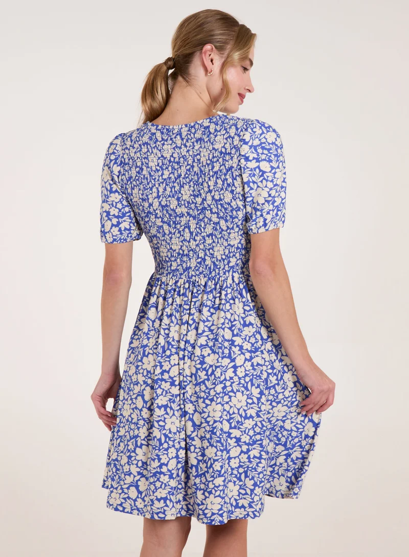 بلو فانيلا فستان بأكمام منتفخة وفتحة عنق برباط