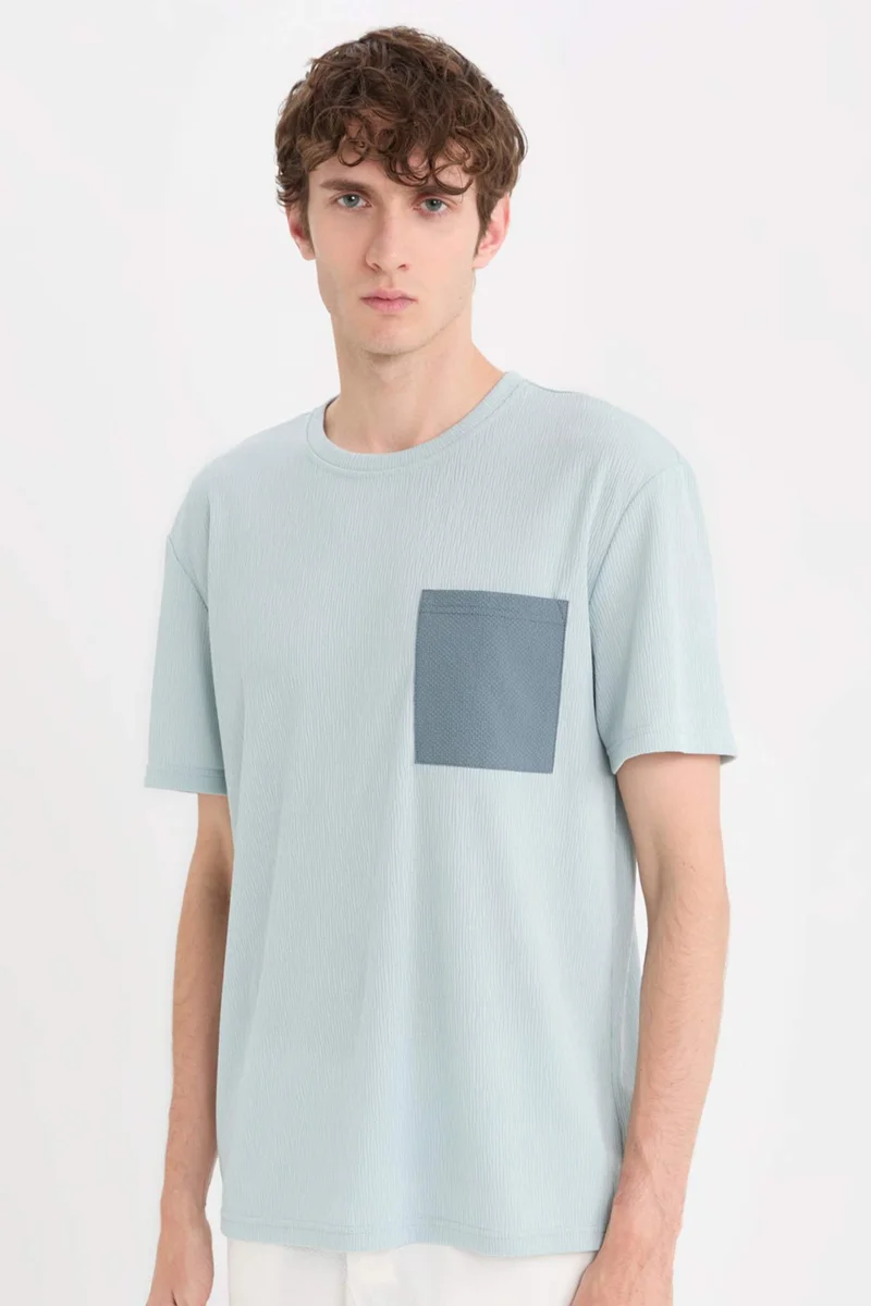 ديفاكتو Regular Fit Crew Neck Short Sleeve T-Shirt