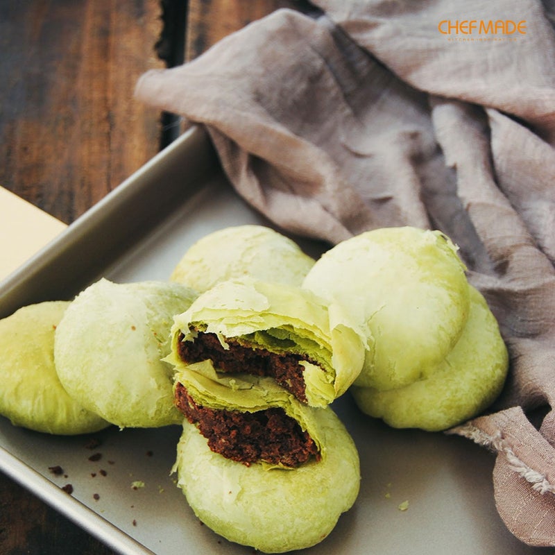 CHEFMADE Cookie Sheet Pan, 12-Inch One-Handed Gripping Non-Stick Rimless Bakeware for Oven Baking 11.4" x 12.8"x 0.6" (Champagne Gold) - Image 4