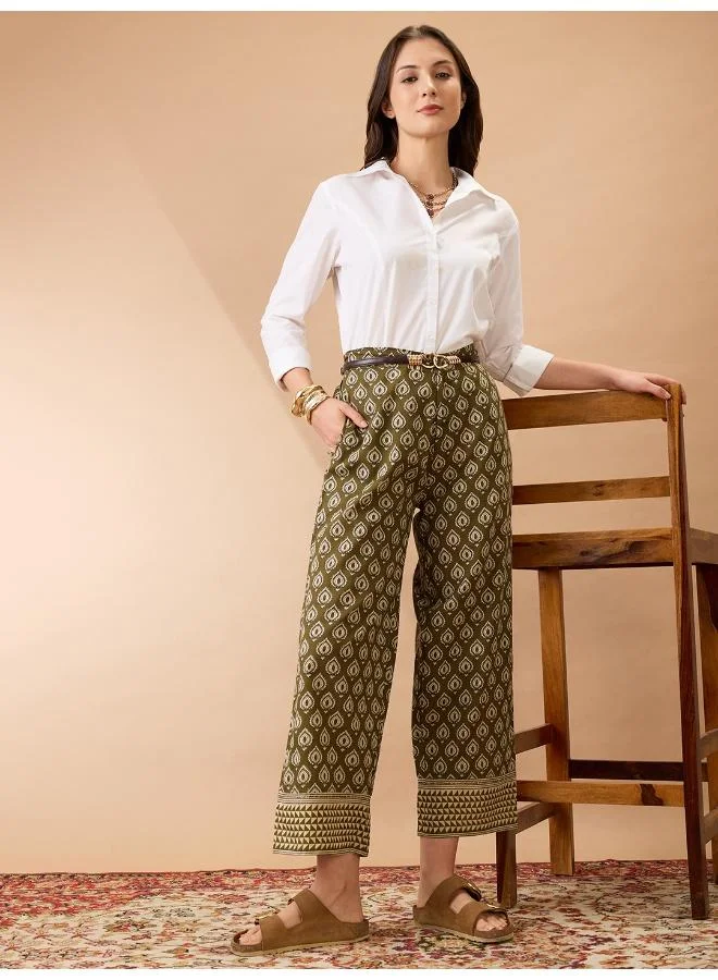 جلو باص بنطلون فيوجن نسائي بخصر متوسط وطبعة عرقية زيتونية بقصة مستقيمة من جلوبس