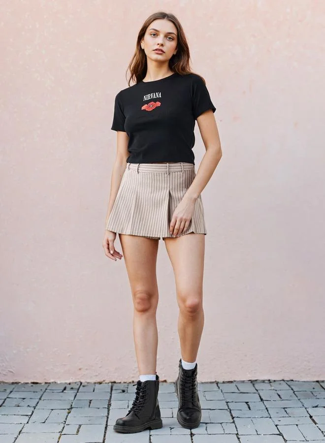 اس بي كاركترز تيشيرت قصير مطرز بنيرفانا