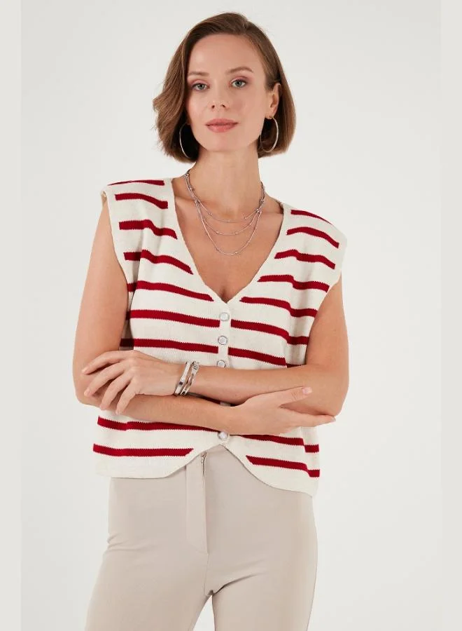 ليلا ليلا فيست محبوك بأزرار ورقبة على شكل حرف  للنساء