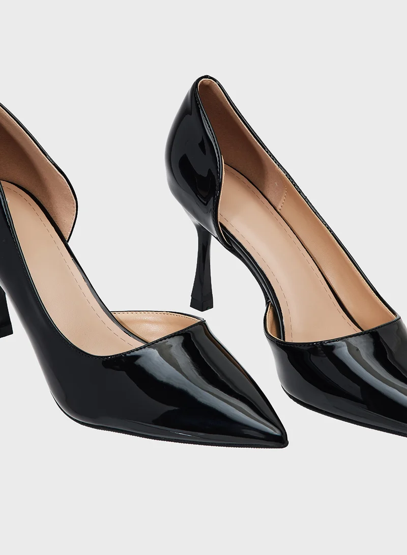 ايلا حذاء بكعب عالٍ