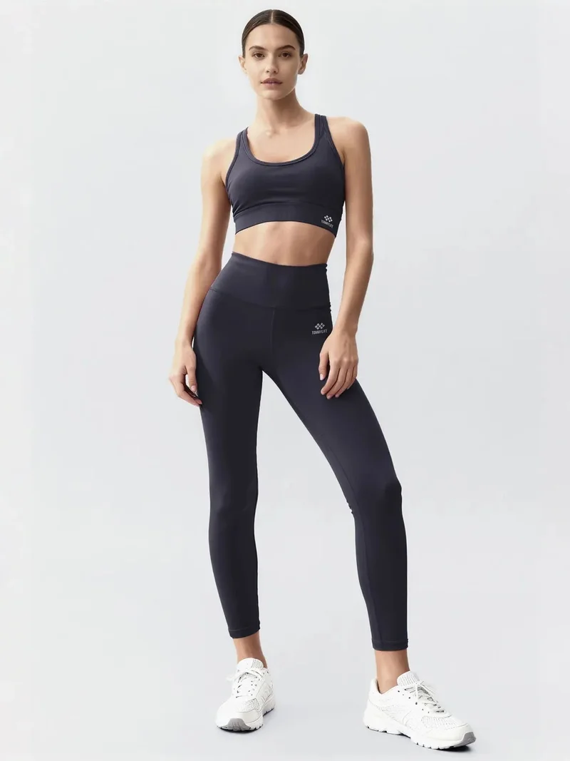 تومي لايف TOMMY Sleeveless Athletic Set With Leggings