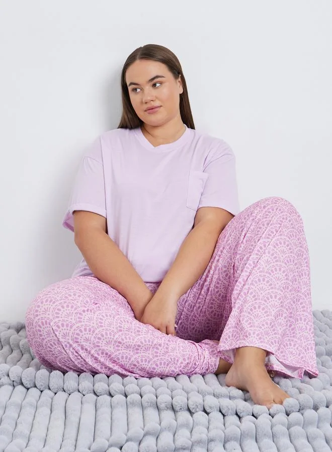 Styli Styli Plus Drop Shoulder Pocket T-Shirt and Wavey Geo Pyjama Set