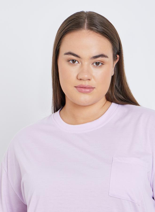 ستايلي طقم من بنطال بيجاما مخطط وتيشيرت بمقاس كبير - Image 3