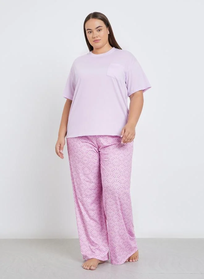 Styli Styli Plus Drop Shoulder Pocket T-Shirt and Wavey Geo Pyjama Set