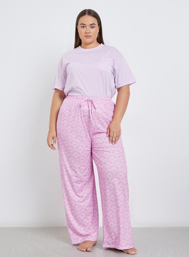 ستايلي طقم من بنطال بيجاما مخطط وتيشيرت بمقاس كبير - Image 4
