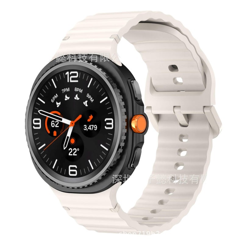 سوار ساعة ذكية باللون أبيض قابل للتعديل رياضي من السيليكون متوافق مع Samsung Galaxy Watch 8 Classic بملاءمة قابلة للتعديل وحزام ناعم للاستبدال اليومي - Image 4