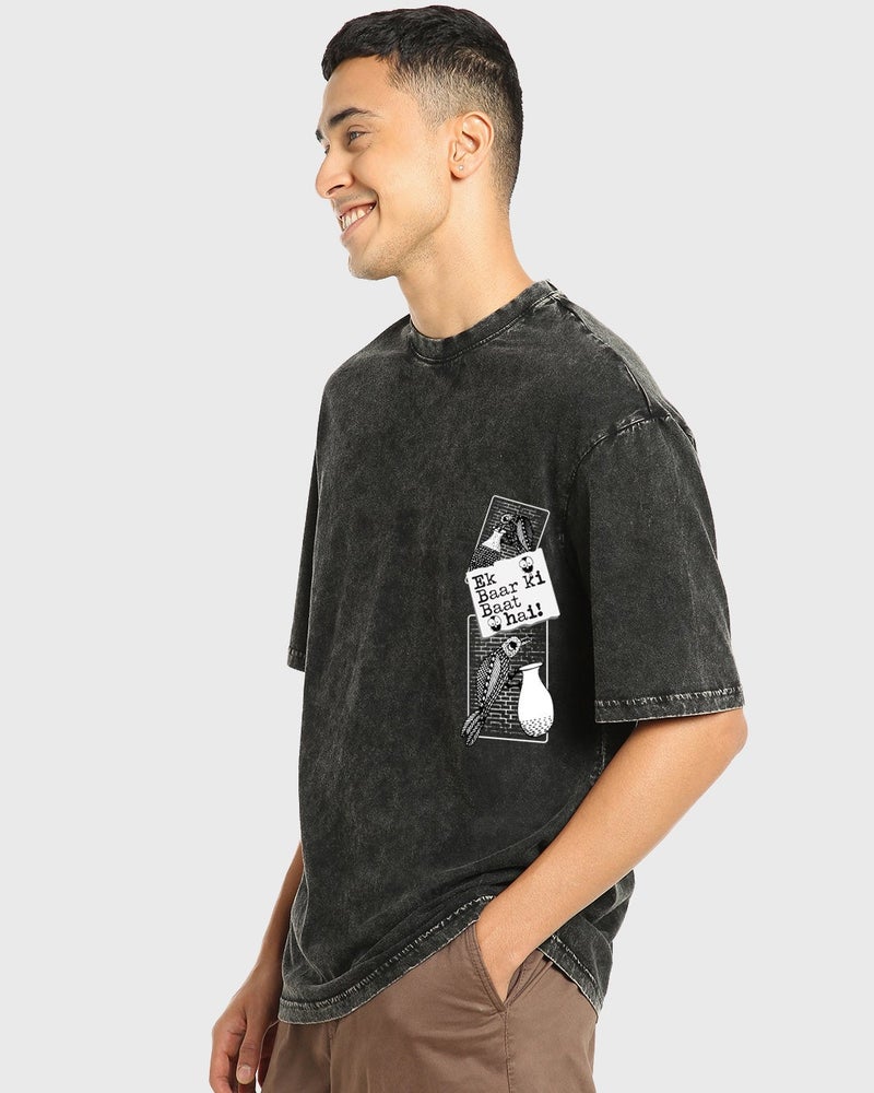 bewakoof Men's Black Kahani Graphic Printed Oversized Acid Wash T-shirt - Image 4