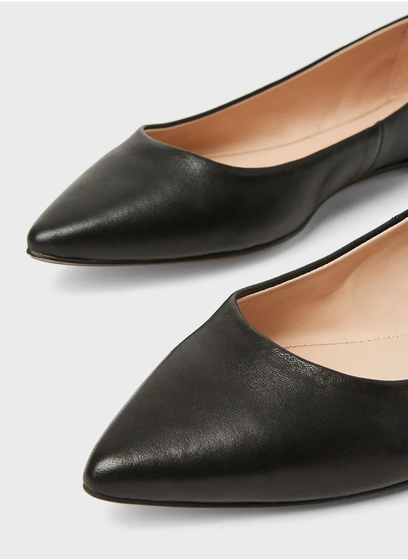 ديون لندن Textured Panel Ballerinas