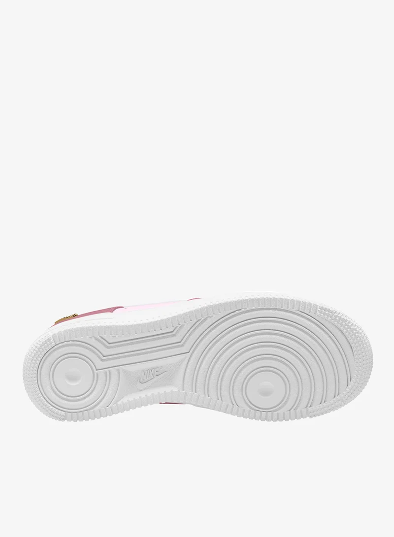 Nike PINK SMOKE/WHITE-BLEACHED LILAC-MTLC GOLD Air Force 1 '07 Low Crsnt for Women | Best Price UAE