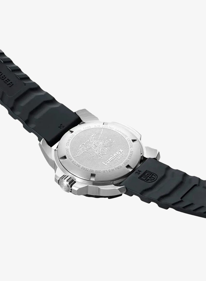 Luminox Men's Analog Round Shape Rubber Wrist Watch XS.3251.CB - 45 Mm - Image 4