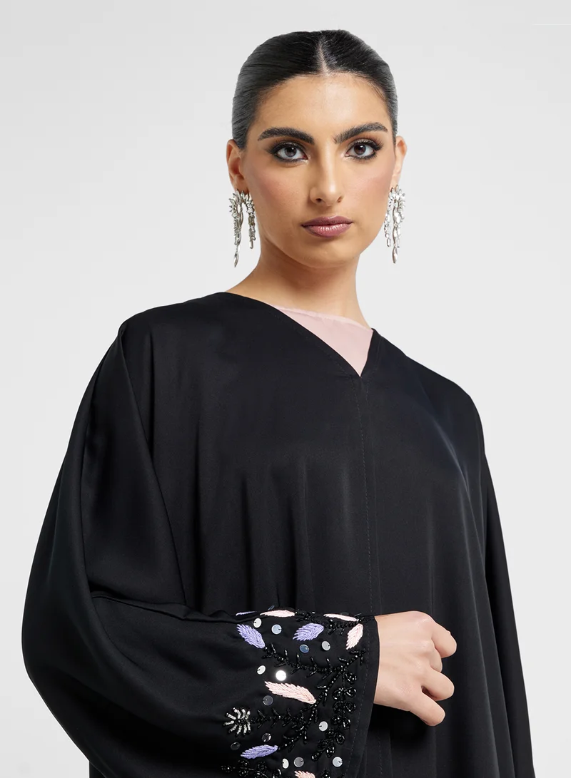 خزانة Abaya Embroidered Sleeves & Sheila
