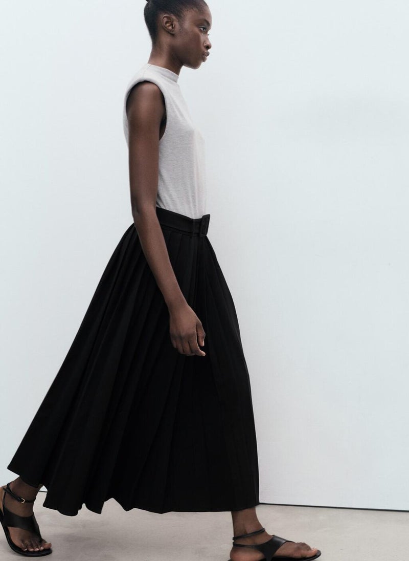 Contrasting belt dress