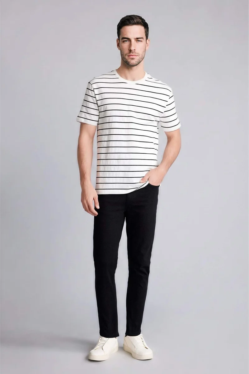 ديفاكتو Regular Fit Crew Neck Short Sleeve T-Shirt