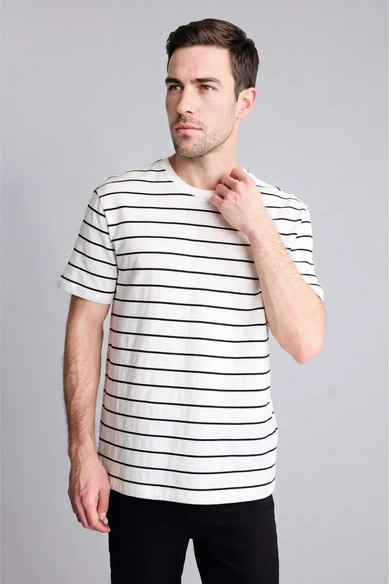 ديفاكتو Regular Fit Crew Neck Short Sleeve T-Shirt