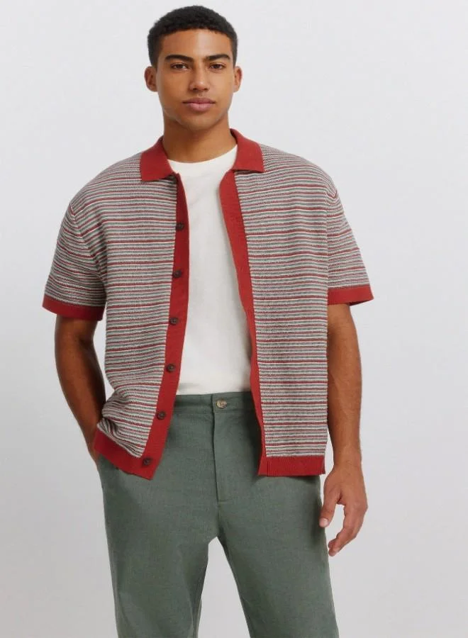 Springfield Linen/cotton trousers with side seam pockets. It has an elasticated waistband at the back and an internal drawstring for a better fit. Back welt pockets. Straight fit.