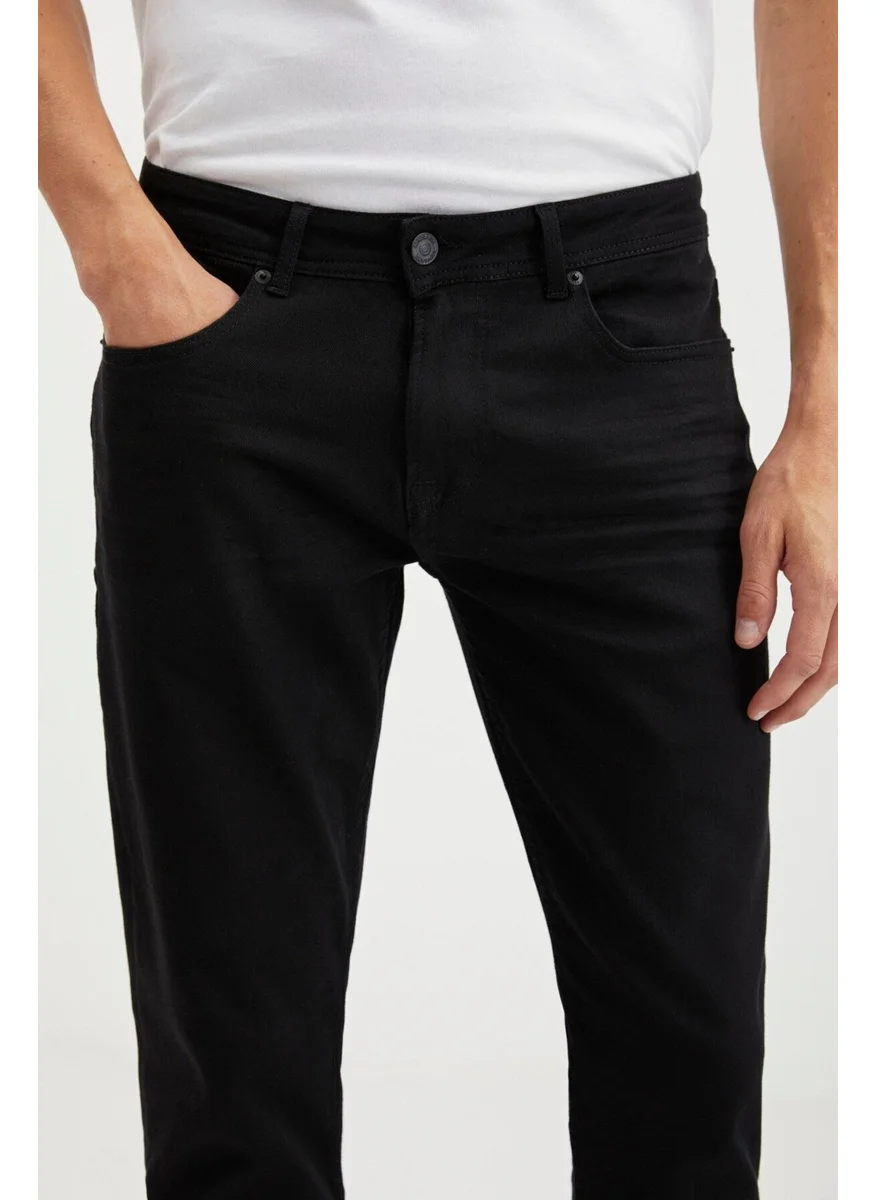 جريميلانج Herman Men's Denim Thick Textured Slim Fit Molded Black Jeans