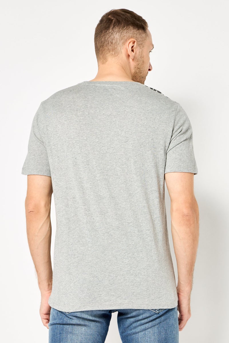 DKNY Men Crew Neck Short Sleeve Brand Logo T-Shirt, Grey - Image 4