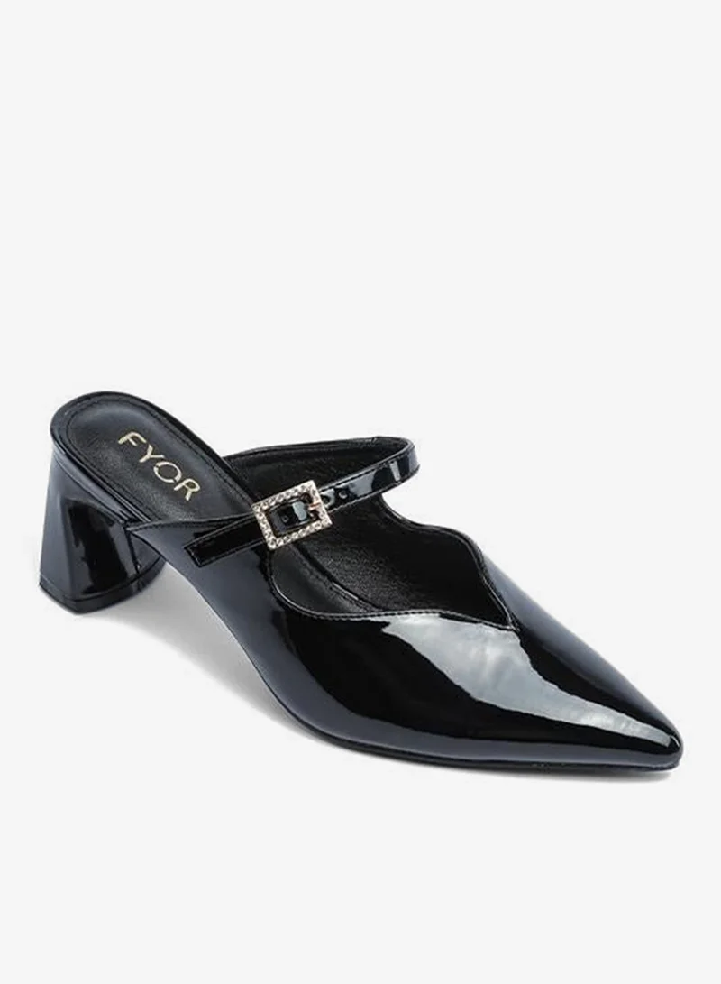 فايور Pointed-Toe Buckle Pump AJ 002