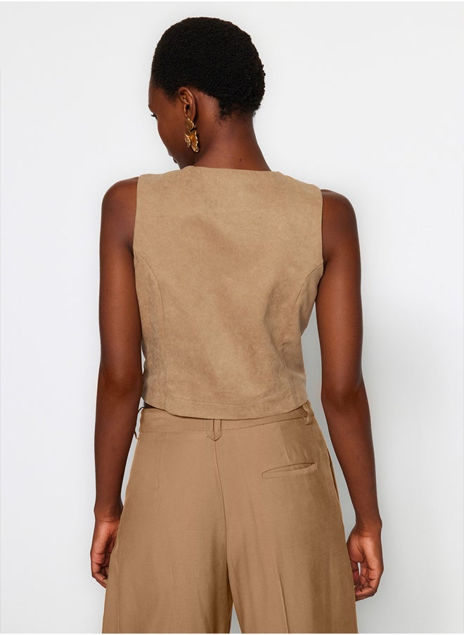 Camel Fitted Buttoned Suede Crop Woven Vest TWOAW24YE00044