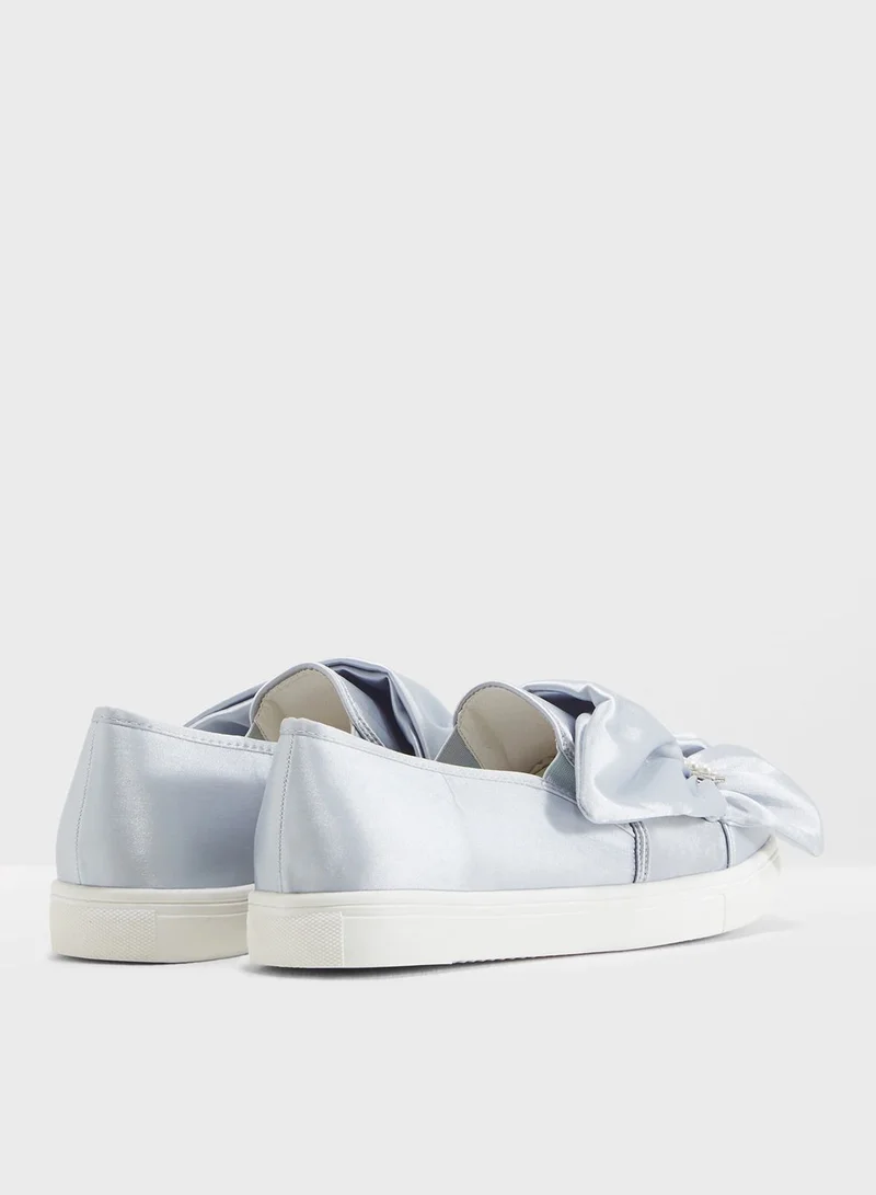 LOST INK Summer Ruffle Pearl Plimsoll